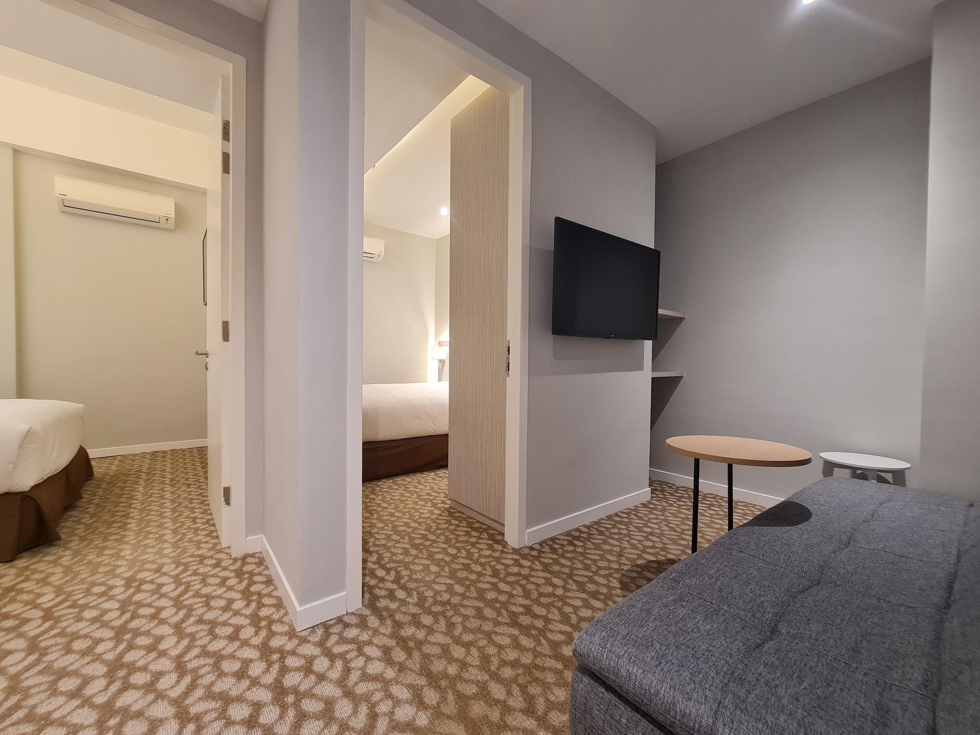 Express & By Ihg 4*