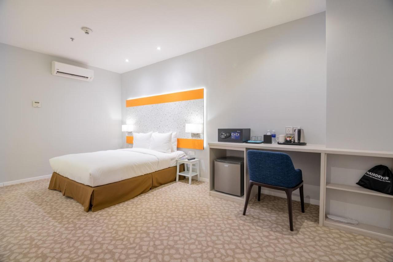 Express & By Ihg 4*