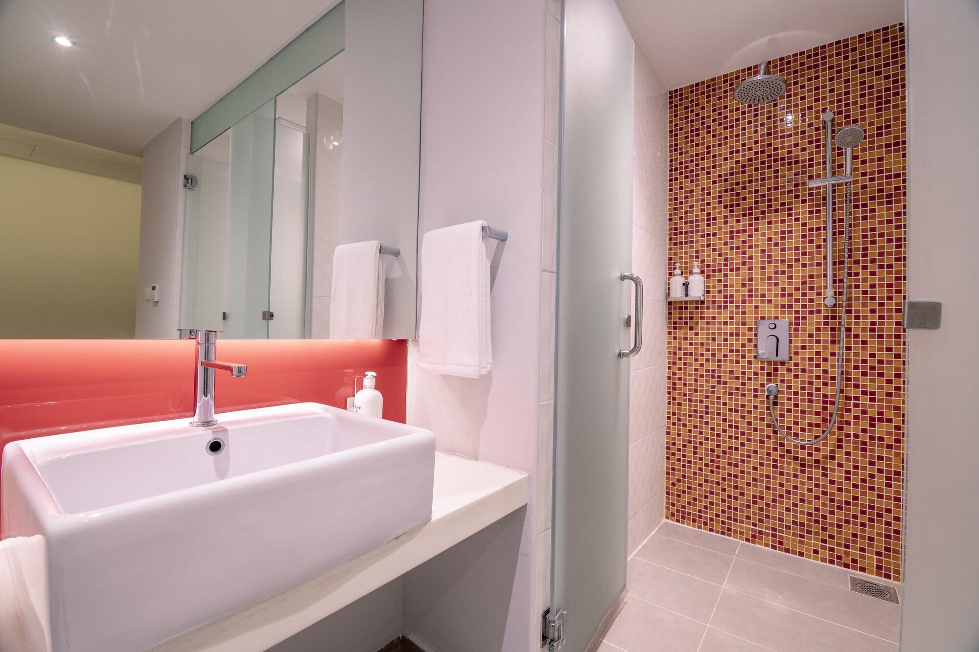 Express & By Ihg